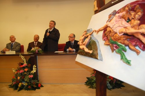 Presentazione della Creazione di Adamo, riproduzione tridimensionale di un particolare della Cappella Sistina (Polo Tattile Multimediale, Catania, 20 febbraio 2010)