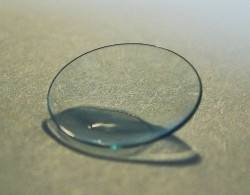 Lenti a contatto: applicazione, cura e caratteristiche