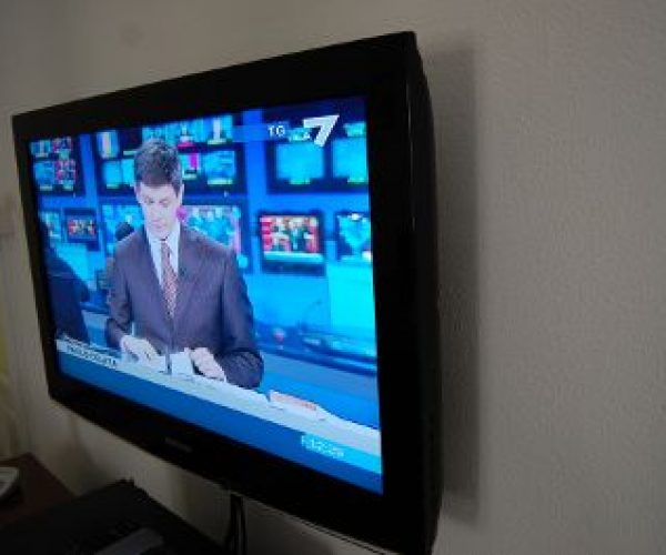La televisione danneggia gli occhi? - IAPB Italia Onlus: Agenzia  Internazionale per la Prevenzione della Cecità